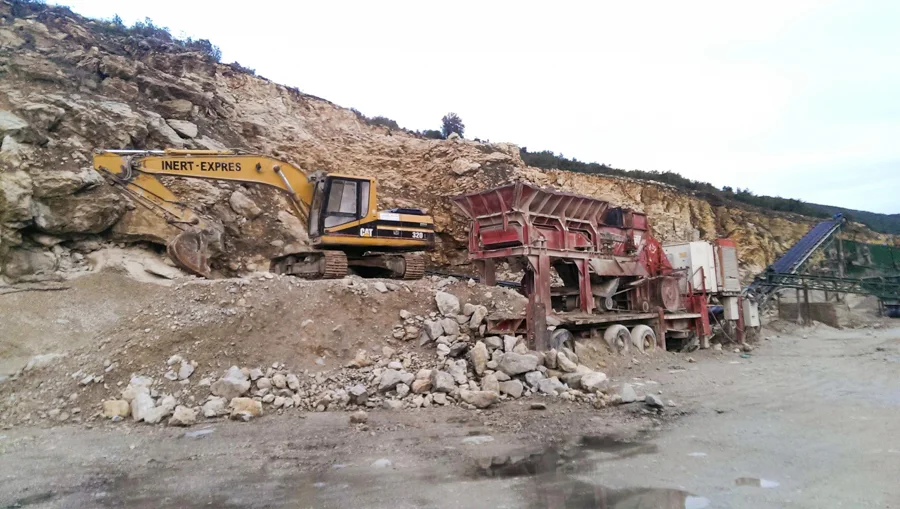 Impiant thyerjeje pranë faqes shkëmbore të gurores