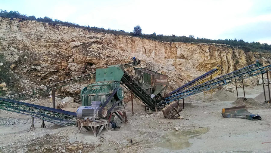 Impiant përpunimi me transportierë për materialet inerte