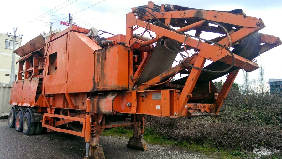 Makineri portokalli për përpunimin e materialeve